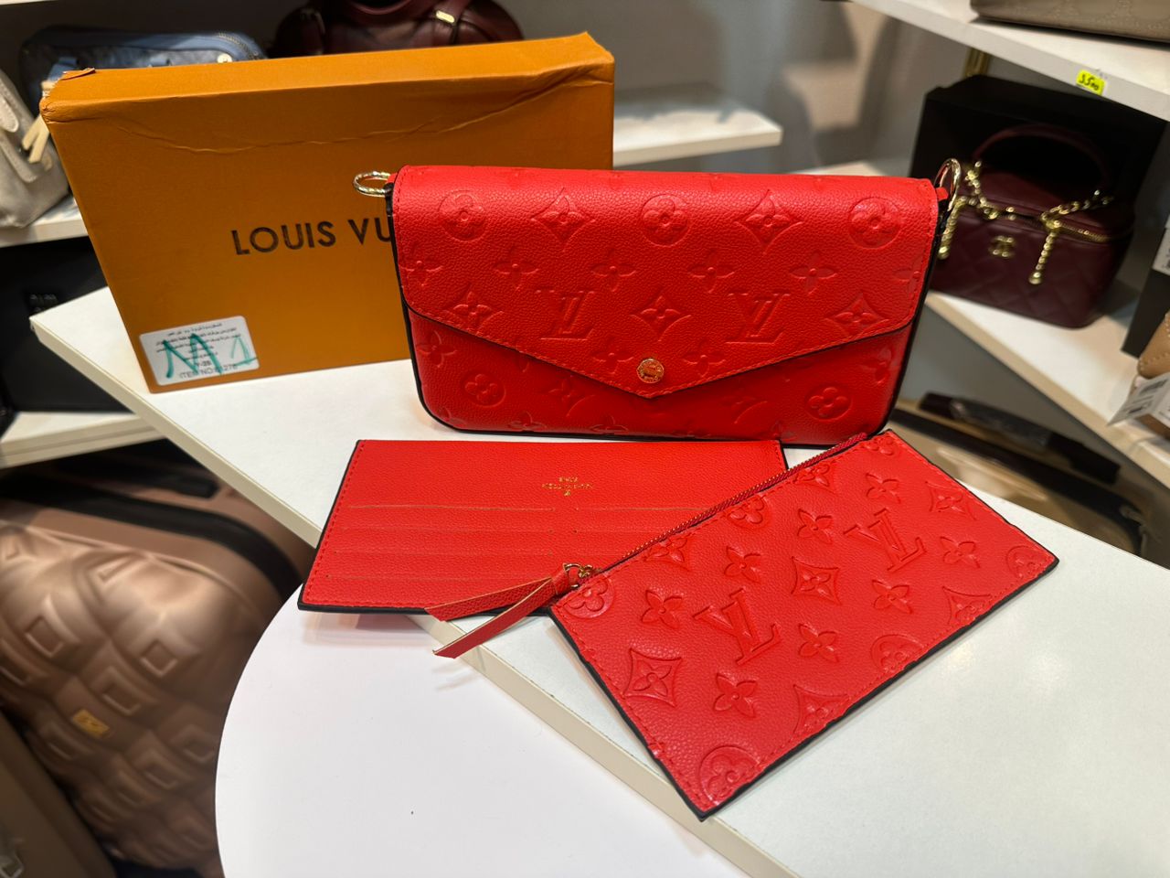 LOUIS VUITTON pochette felicie