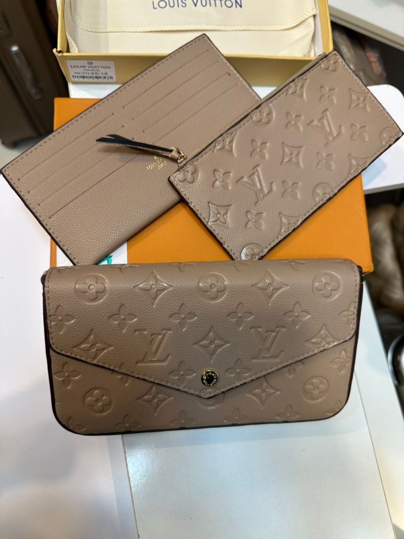 LOUIS VUITTON pochette felicie